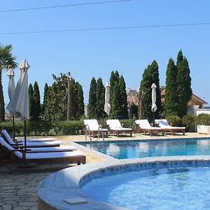 Hotell Aleksandrus Jardin, Arape-Rashbulli